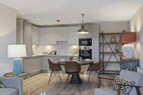 Stylish 2-Bed Penthouse Sleeps 6 Central Location